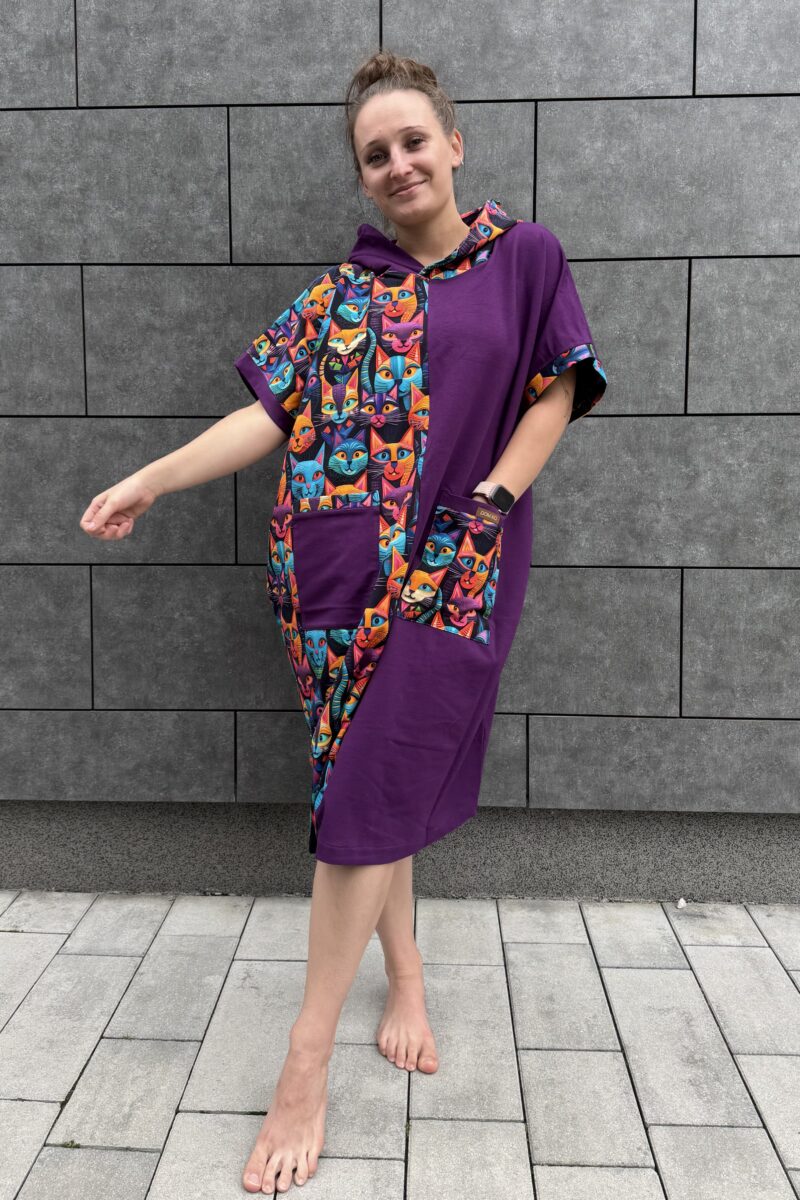 poncho fioletowe koty